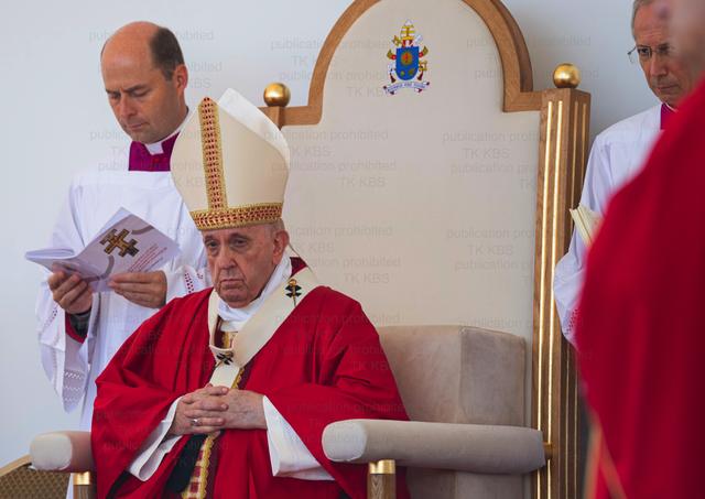 frantisek papez liturgia tron presov