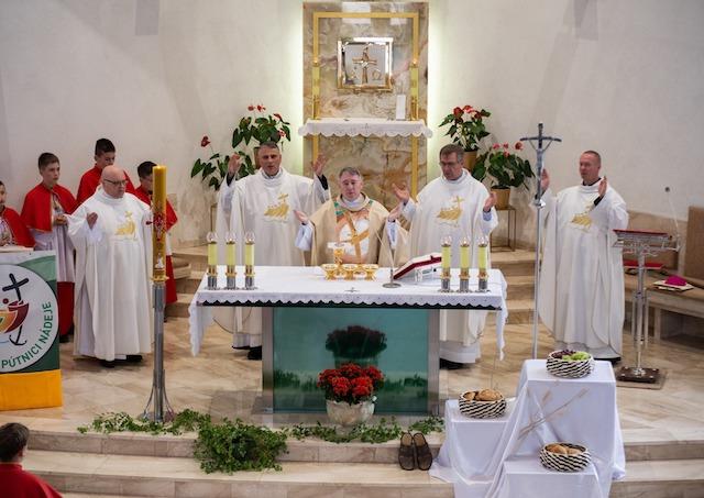 Zakamenné, Jubileum, školy
