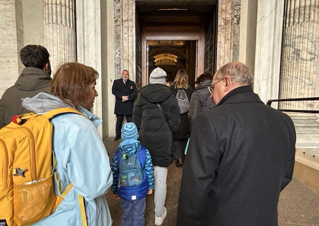 Vatikán, Bober, arcibiskup, svätá brána