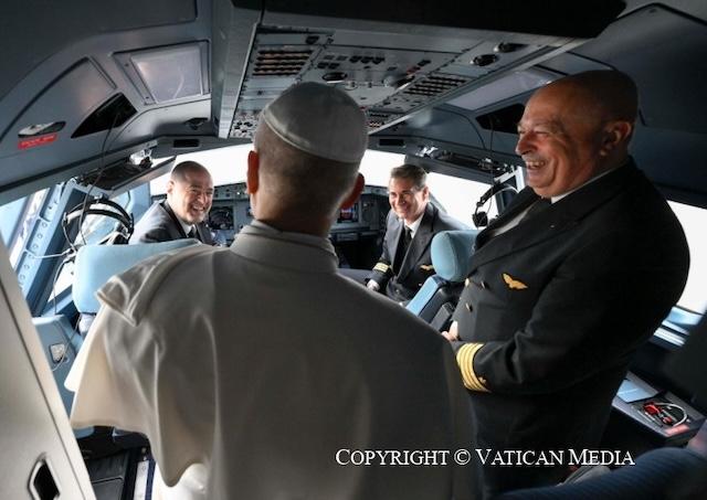 Vatikán, Lev XIV., lietadlo
