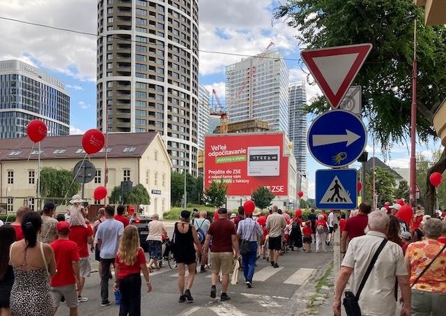 Bratislava,ľudia,pochod