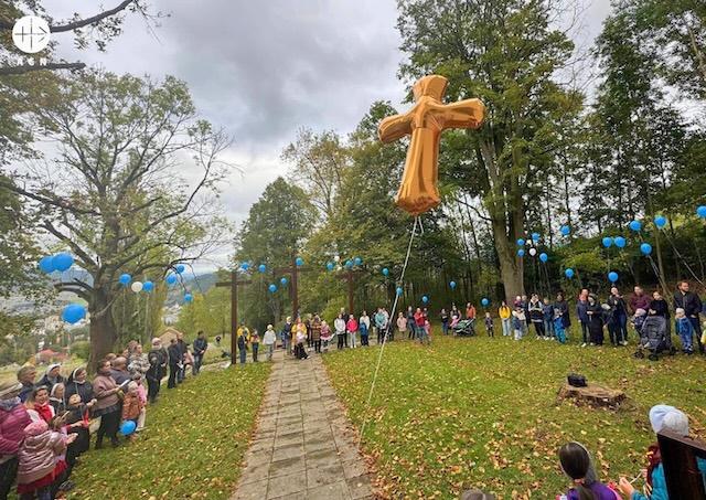 Milion deti sa modli ruzenec, iniciativa